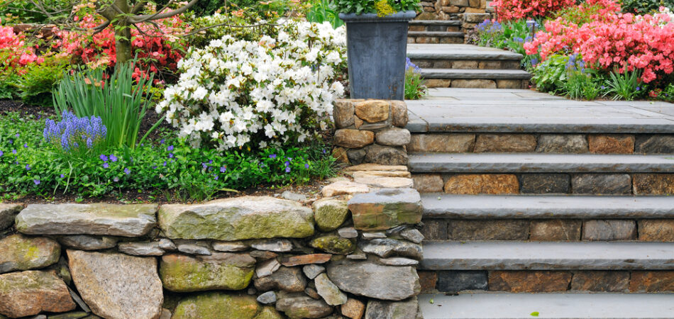 Natural,stone,steps,and,retaining,wall,,planter,and,garden,border